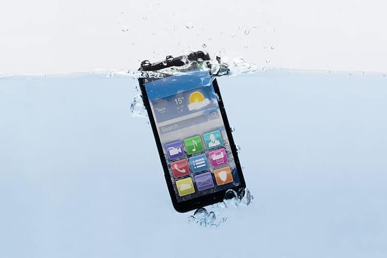 Steps to Save Your Phone If You Drop It In Water